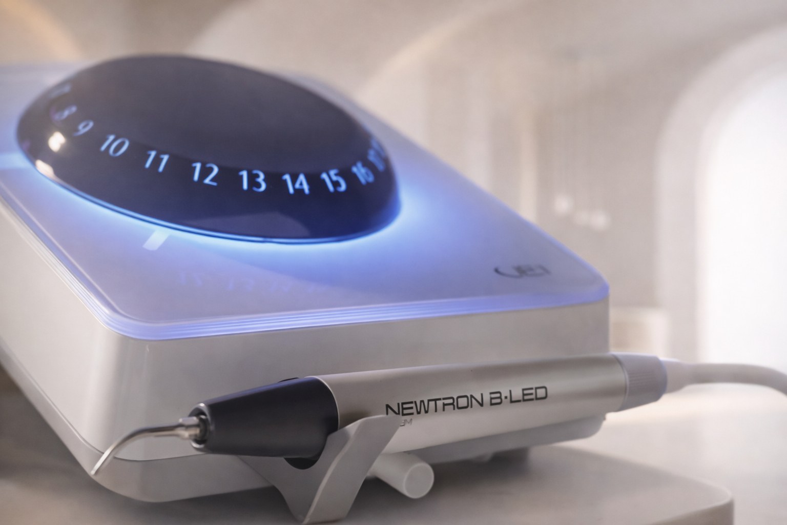 ACTEON Newtron B-LED — ультразвуковая система